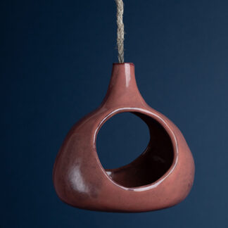 vogel voederhuis met ophang systeem in kleur bruin gemaakt van keramiek